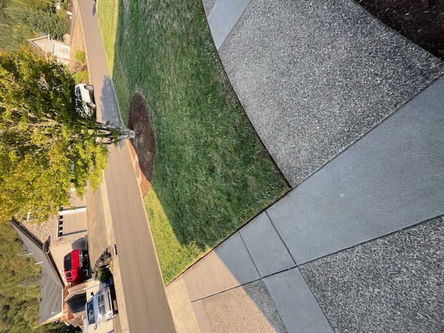 Commercial office building lawn maintenance in Roseburg Oregon
